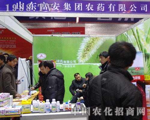 �������F